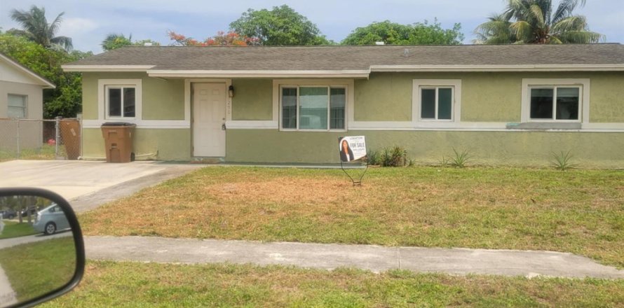 House in Deerfield Beach, Florida 3 bedrooms, 116.13 sq.m. № 2250994