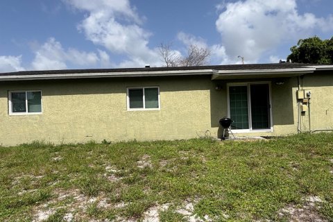 House in Deerfield Beach, Florida 3 bedrooms, 116.13 sq.m. № 2250994 - photo 2