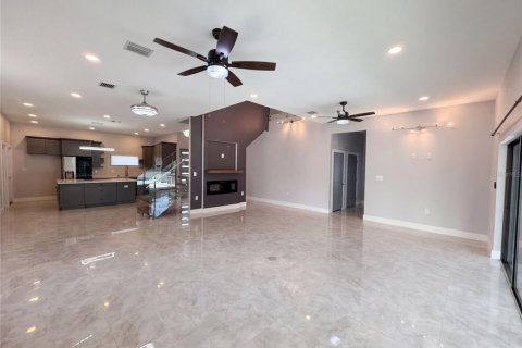 Casa en venta en Altamonte Springs, Florida, 4 dormitorios, 288 m2 № 2384289 - foto 3