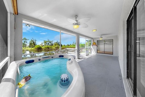House in Apollo Beach, Florida 4 bedrooms, 201.88 sq.m. № 1849795 - photo 18