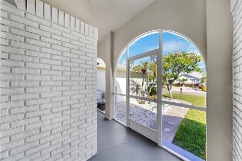 House in Apollo Beach, Florida 4 bedrooms, 201.88 sq.m. № 1849795 - photo 3
