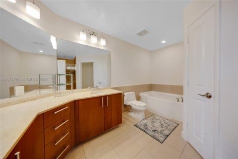 Снять в аренду кондоминиум в Халландейл-Бич, Флорида 2 спальни, 129.88м2, № 2043958 - фото 7