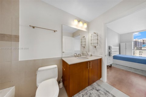 Снять в аренду кондоминиум в Халландейл-Бич, Флорида 2 спальни, 129.88м2, № 2043958 - фото 13