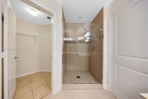 Снять в аренду кондоминиум в Халландейл-Бич, Флорида 2 спальни, 129.88м2, № 2043958 - фото 9