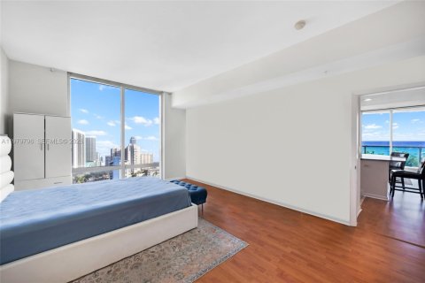 Снять в аренду кондоминиум в Халландейл-Бич, Флорида 2 спальни, 129.88м2, № 2043958 - фото 11