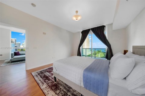 Снять в аренду кондоминиум в Халландейл-Бич, Флорида 2 спальни, 129.88м2, № 2043958 - фото 6