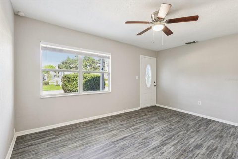 Casa en venta en Winter Haven, Florida, 4 dormitorios, 185.9 m2 № 1918785 - foto 4