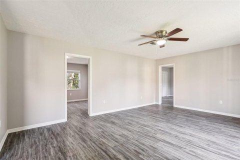 Casa en venta en Winter Haven, Florida, 4 dormitorios, 185.9 m2 № 1918785 - foto 13