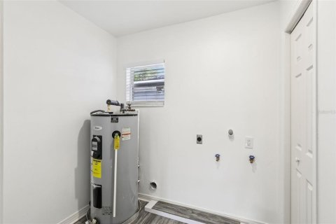 Casa en venta en Winter Haven, Florida, 4 dormitorios, 185.9 m2 № 1918785 - foto 26