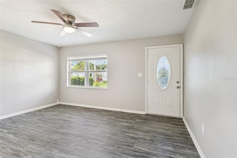 Casa en venta en Winter Haven, Florida, 4 dormitorios, 185.9 m2 № 1918785 - foto 3