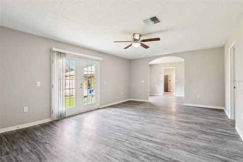 Casa en venta en Winter Haven, Florida, 4 dormitorios, 185.9 m2 № 1918785 - foto 12