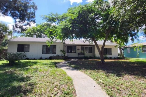 Villa ou maison à Saint Petersburg, Floride 3 chambres, 107.4 m2 № 2393940
