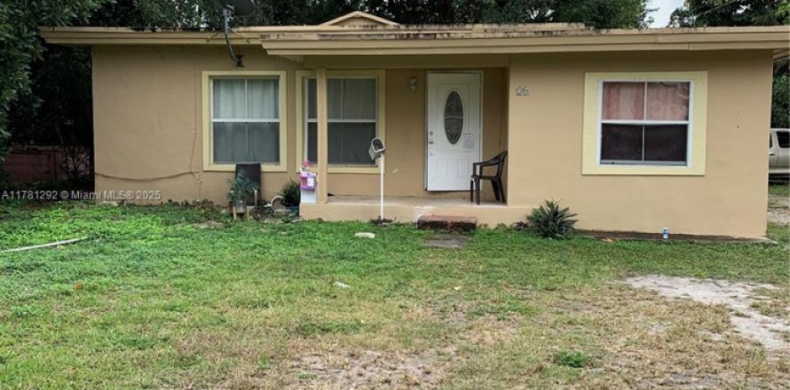 House in Miami, Florida 3 bedrooms, 151.06 sq.m. № 1698245