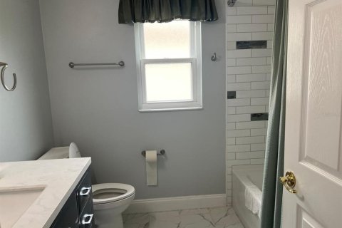 Casa en alquiler en Kissimmee, Florida, 4 dormitorios, 227.8 m2 № 1771487 - foto 25