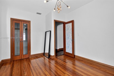 Casa en venta en Miami, Florida, 3 dormitorios, 220.83 m2 № 1999882 - foto 13