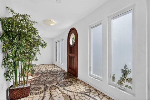 Casa en Miami, Florida 3 dormitorios, 220.83 m2 № 1999882