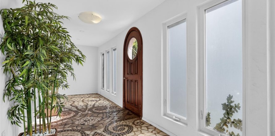 Casa en Miami, Florida 3 dormitorios, 220.83 m2 № 1999882