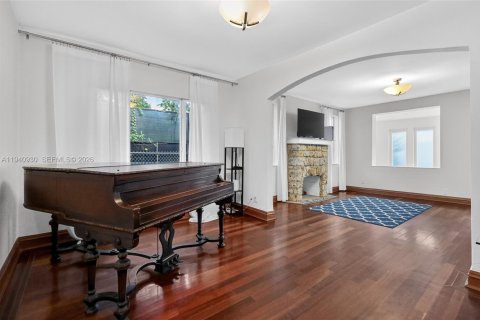 Casa en venta en Miami, Florida, 3 dormitorios, 220.83 m2 № 1999882 - foto 6
