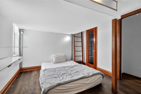 Casa en venta en Miami, Florida, 3 dormitorios, 220.83 m2 № 1999882 - foto 16