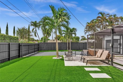Villa ou maison à vendre à Hollywood, Floride: 4 chambres, 148.64 m2 № 2423412 - photo 28