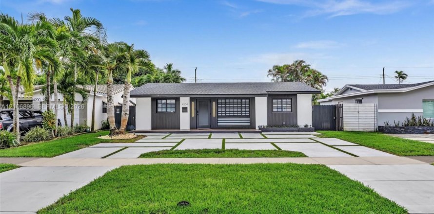 Villa ou maison à Hollywood, Floride 4 chambres, 148.64 m2 № 2423412