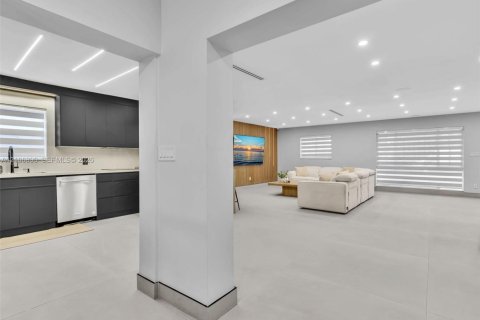 Villa ou maison à vendre à Hollywood, Floride: 4 chambres, 148.64 m2 № 2423412 - photo 12