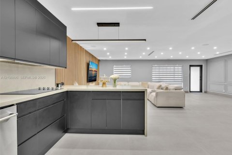 Villa ou maison à vendre à Hollywood, Floride: 4 chambres, 148.64 m2 № 2423412 - photo 6