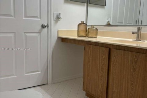 Condo in Royal Palm Beach, Florida, 2 bedrooms  № 2022023 - photo 21