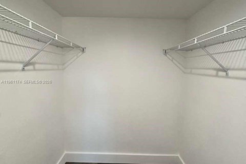 Condo in Royal Palm Beach, Florida, 2 bedrooms  № 2022023 - photo 17