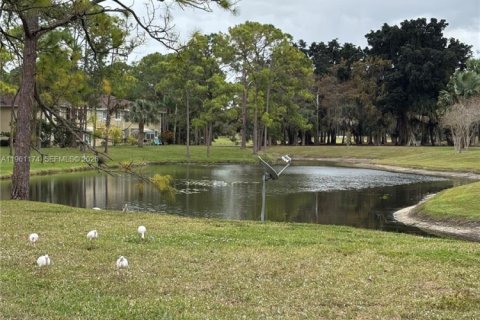 Condo in Royal Palm Beach, Florida, 2 bedrooms  № 2022023 - photo 7