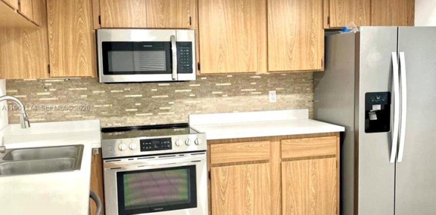 Condo in Royal Palm Beach, Florida, 2 bedrooms  № 2022023