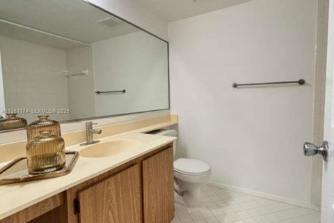 Condo in Royal Palm Beach, Florida, 2 bedrooms  № 2022023 - photo 16