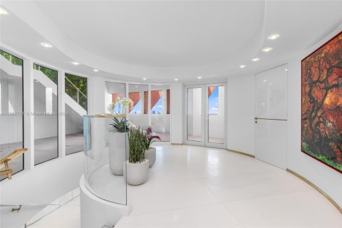 Condominio en venta en Miami Beach, Florida, 4 dormitorios, 527.68 m2 № 1983393 - foto 23