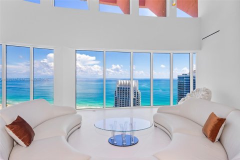 Condominio en venta en Miami Beach, Florida, 4 dormitorios, 527.68 m2 № 1983393 - foto 18