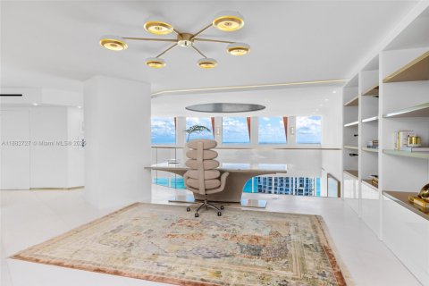 Condominio en venta en Miami Beach, Florida, 4 dormitorios, 527.68 m2 № 1983393 - foto 21