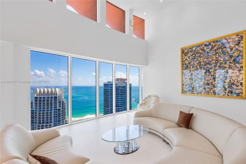 Condominio en venta en Miami Beach, Florida, 4 dormitorios, 527.68 m2 № 1983393 - foto 17