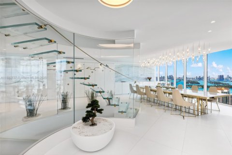 Condominio en venta en Miami Beach, Florida, 4 dormitorios, 527.68 m2 № 1983393 - foto 7