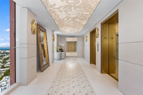 Condominio en venta en Miami Beach, Florida, 4 dormitorios, 527.68 m2 № 1983393 - foto 2