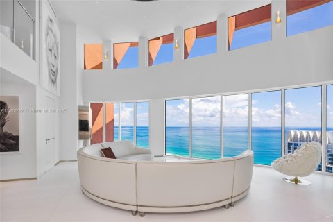 Condominio en venta en Miami Beach, Florida, 4 dormitorios, 527.68 m2 № 1983393 - foto 19