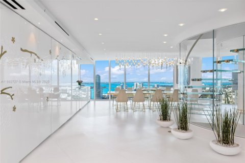 Condominio en venta en Miami Beach, Florida, 4 dormitorios, 527.68 m2 № 1983393 - foto 13