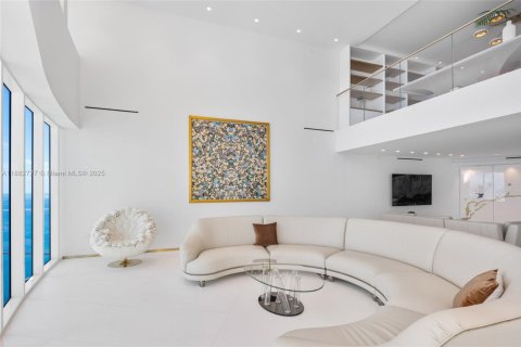 Condominio en venta en Miami Beach, Florida, 4 dormitorios, 527.68 m2 № 1983393 - foto 16