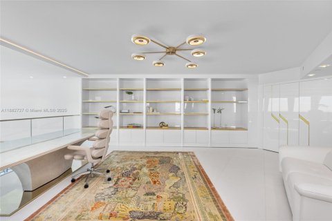 Condominio en venta en Miami Beach, Florida, 4 dormitorios, 527.68 m2 № 1983393 - foto 20