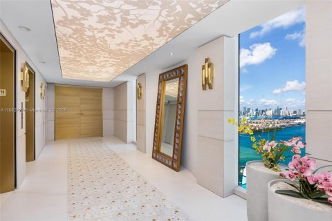 Condominio en venta en Miami Beach, Florida, 4 dormitorios, 527.68 m2 № 1983393 - foto 3