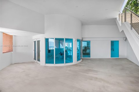 Condominio en venta en Miami Beach, Florida, 4 dormitorios, 527.68 m2 № 1983393 - foto 25