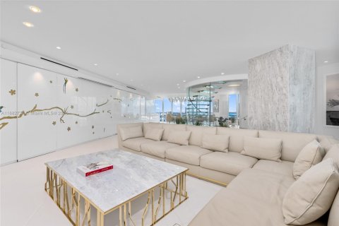 Condominio en venta en Miami Beach, Florida, 4 dormitorios, 527.68 m2 № 1983393 - foto 14