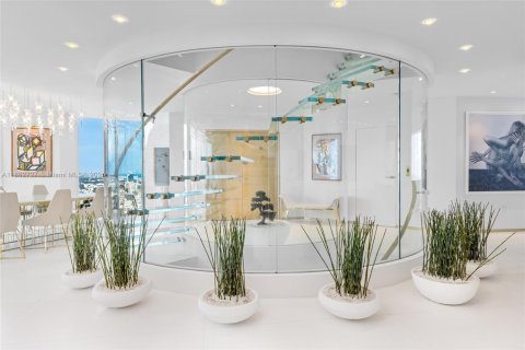 Condominio en venta en Miami Beach, Florida, 4 dormitorios, 527.68 m2 № 1983393 - foto 5