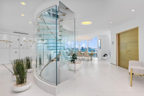 Condominio en venta en Miami Beach, Florida, 4 dormitorios, 527.68 m2 № 1983393 - foto 8