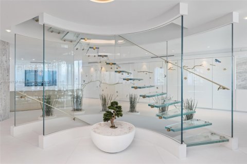 Condominio en venta en Miami Beach, Florida, 4 dormitorios, 527.68 m2 № 1983393 - foto 6