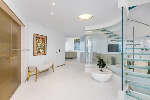 Condominio en venta en Miami Beach, Florida, 4 dormitorios, 527.68 m2 № 1983393 - foto 4