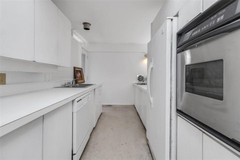 House in Sarasota, Florida 3 bedrooms, 123 sq.m. № 1743729 - photo 13